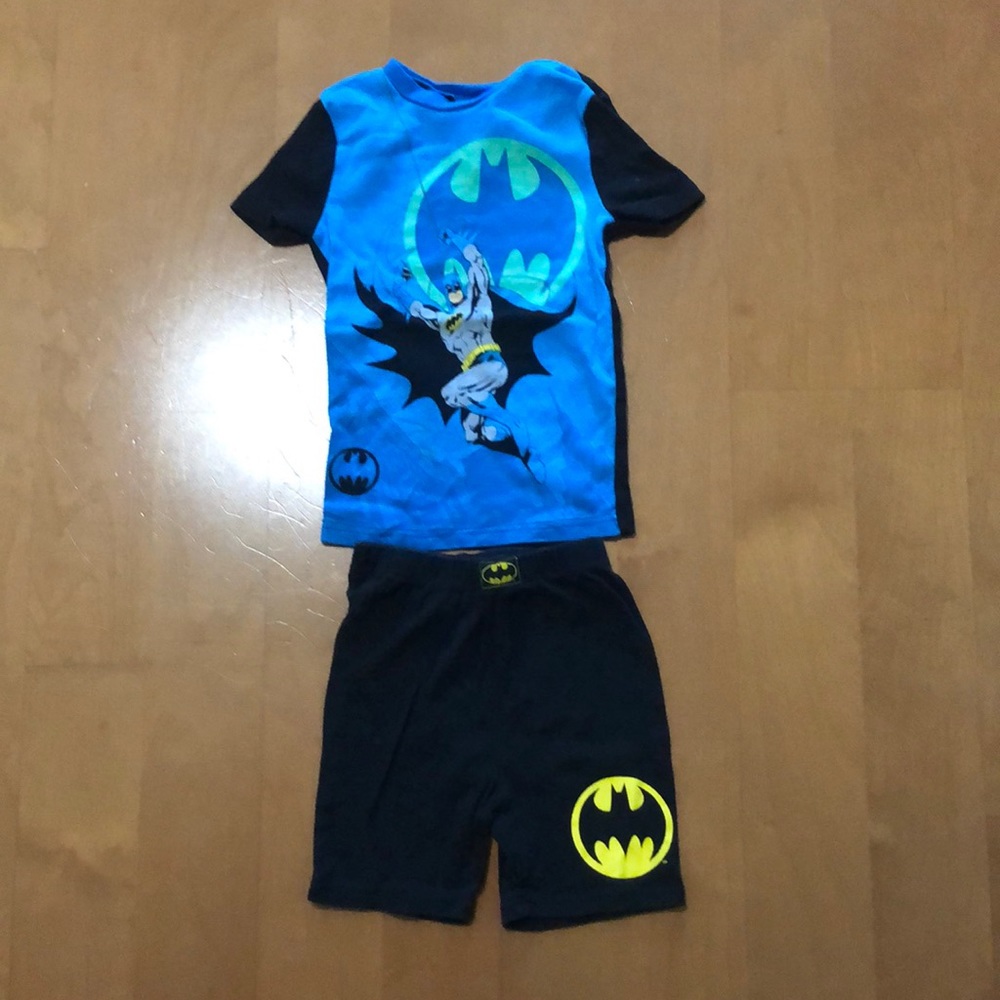 Batman size 7 shorts and short sleeve pajama set